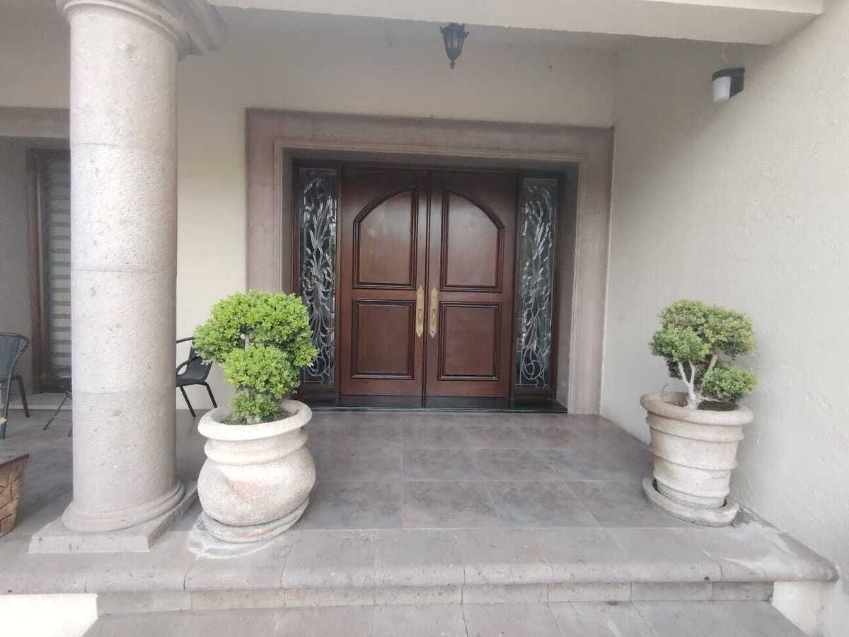 5 of 31: ENTRADA PRINCIPAL