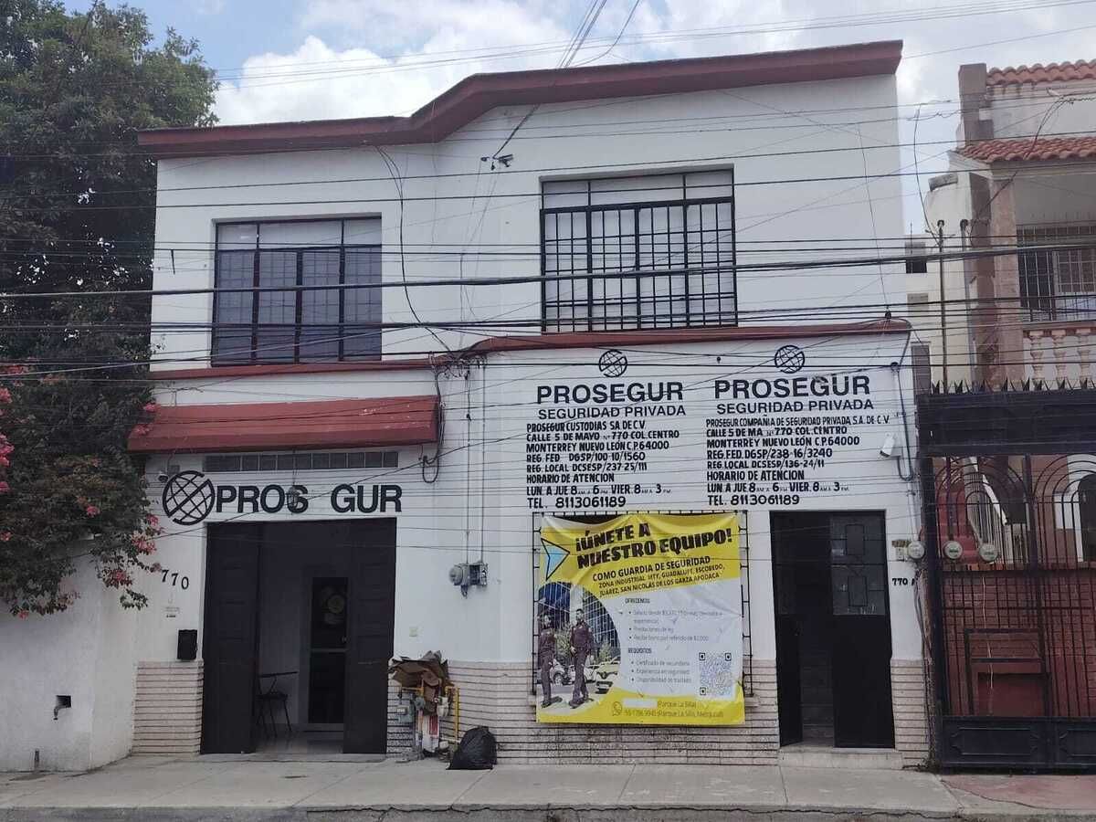1 of 30: FACHADA PRINCIPAL