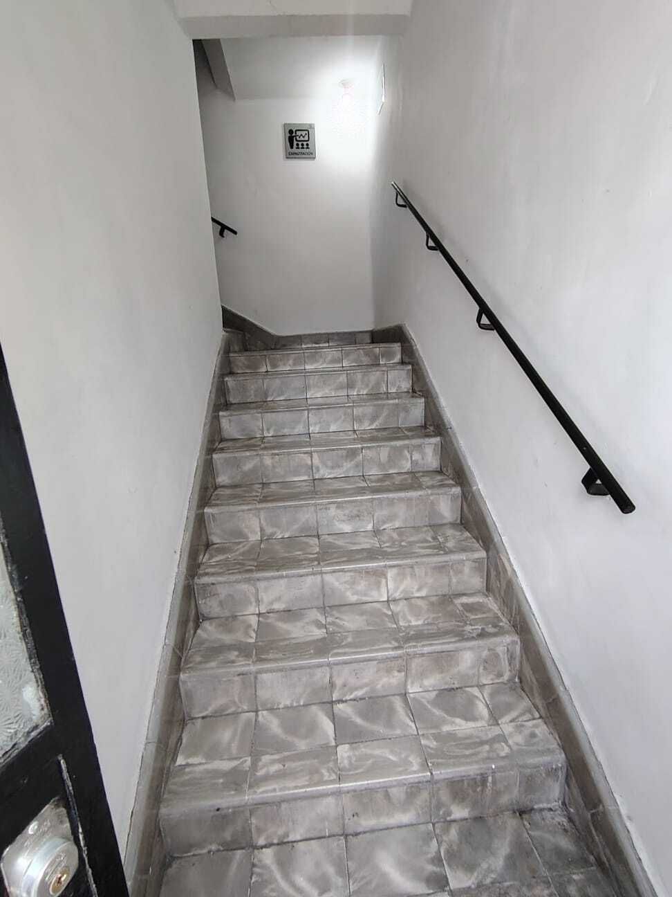 14 of 30: ESCALERA ACCESO A PLANTA ALTA