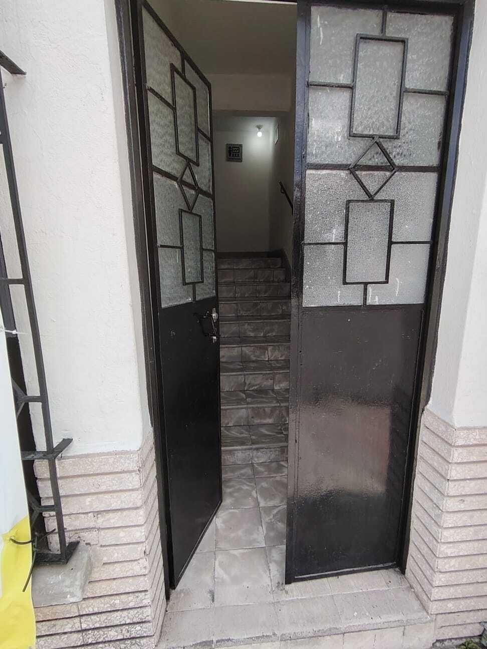 15 of 30: ACCESO A PLANTA ALTA