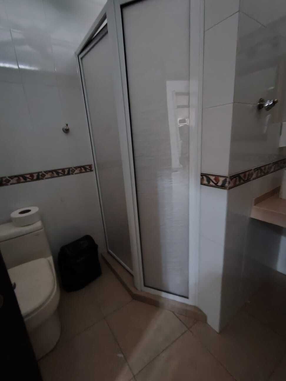 25 of 30: BAÑO PLANTA BAJA