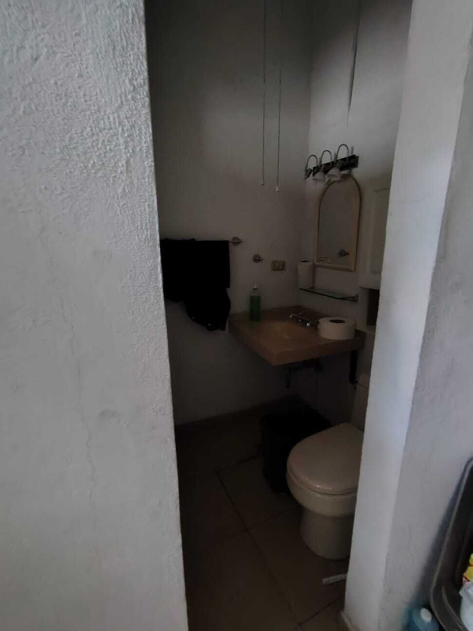 27 of 30: BAÑO PLANTA BAJA POSTERIOR