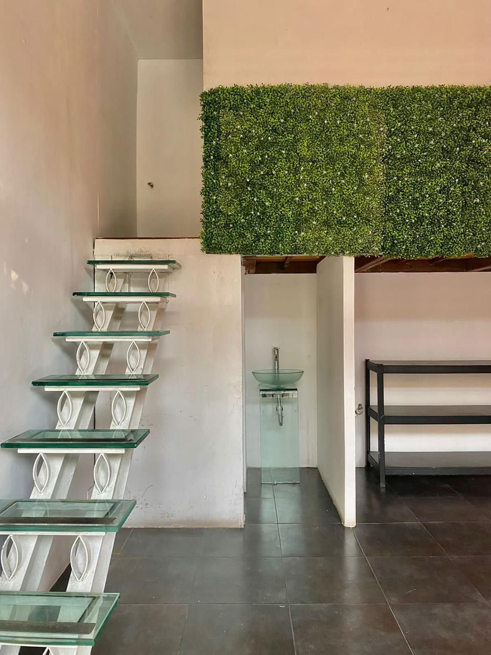 2 of 7: Escaleras para subir a tapanco