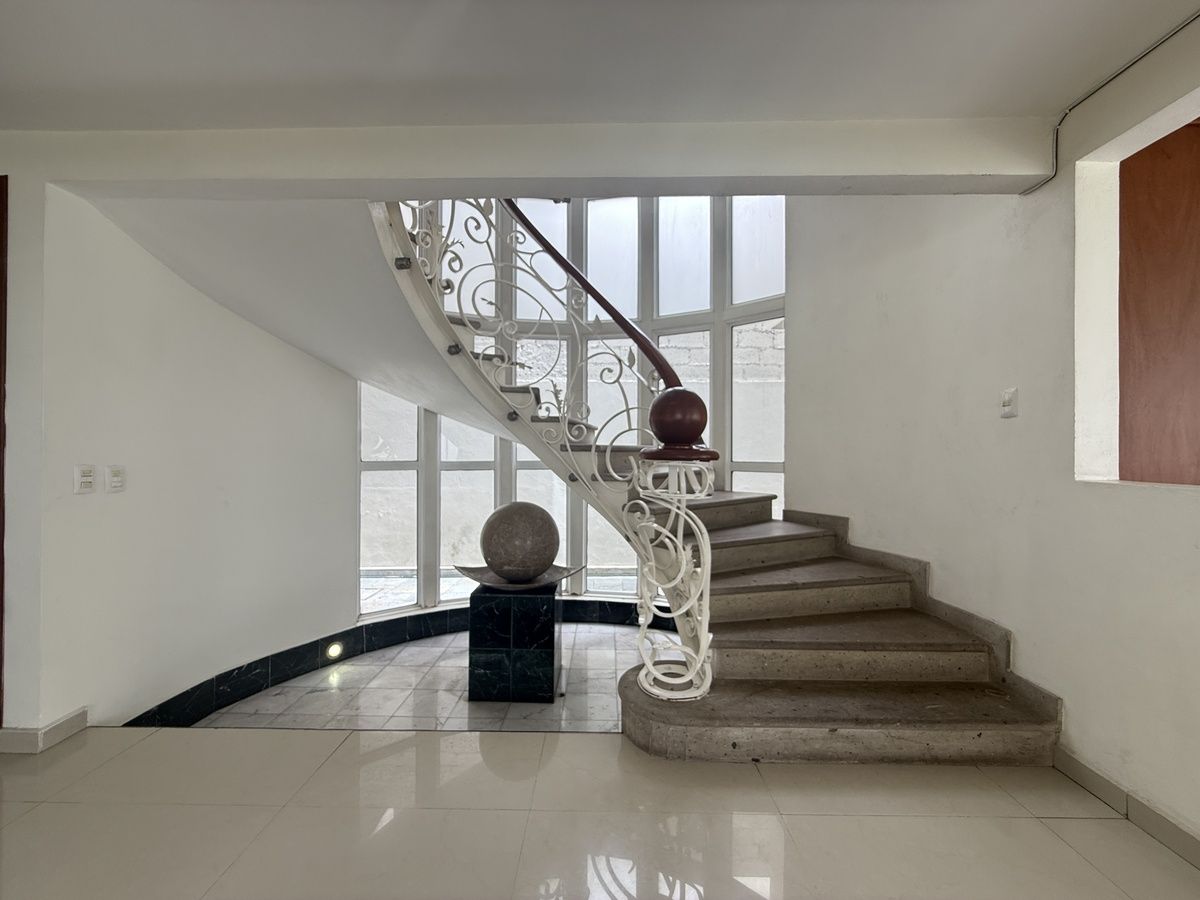 13 de 30: Fuente escaleras