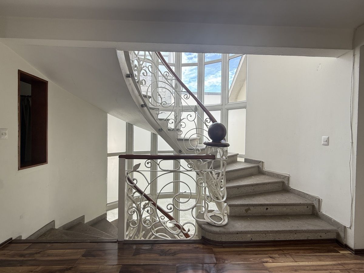 24 de 30: Escaleras 2 nivel