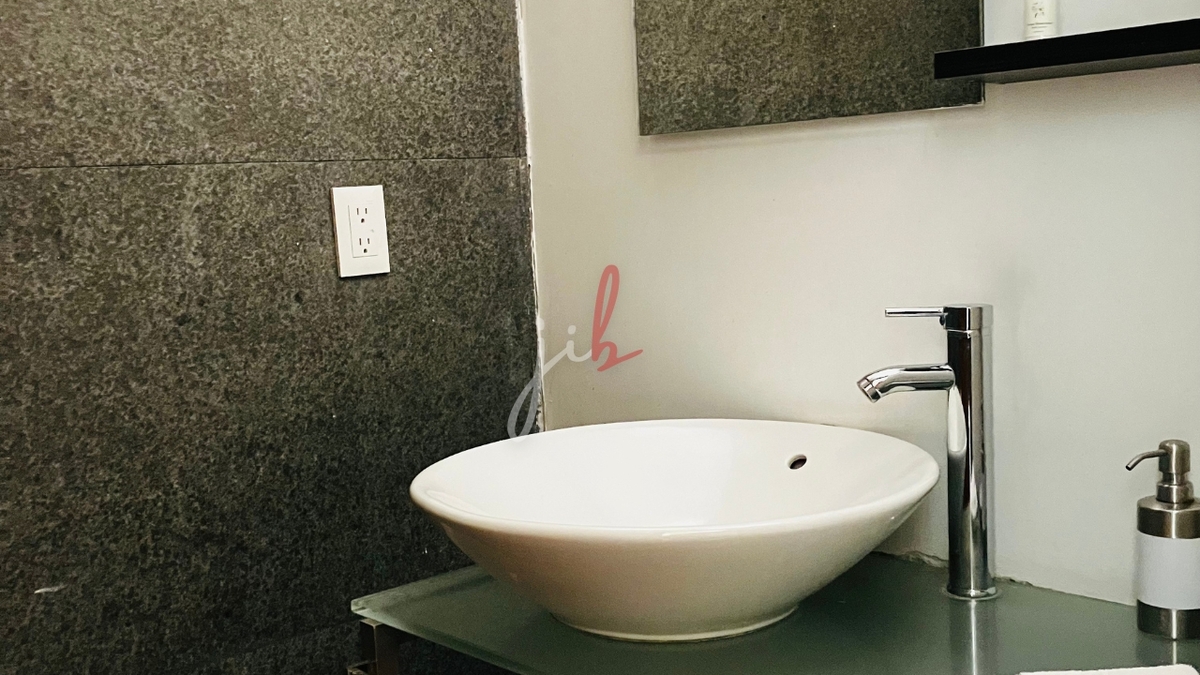 3 de 14: Baño completo con toallas