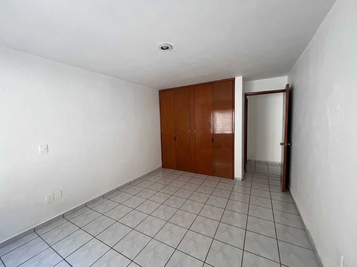 14 de 26: closet de recámara dos
