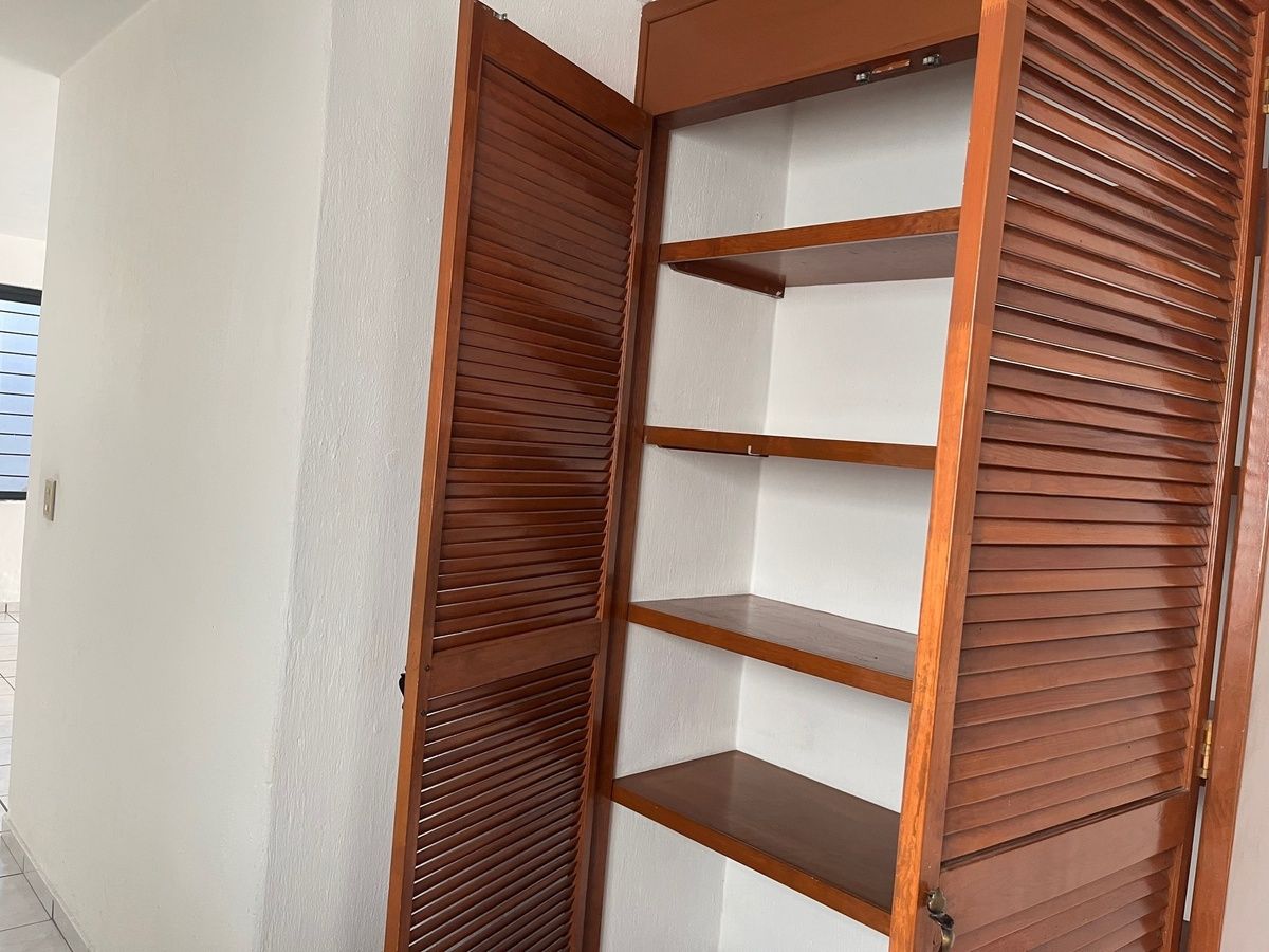 16 de 18: gabinete de la cocina