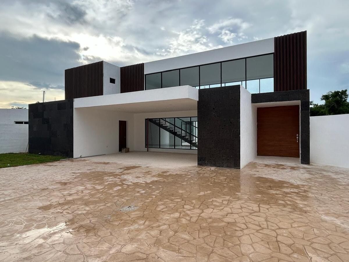 Casa en Venta Amueblada en Privada con Amenidades al Norte de Merida Komchen