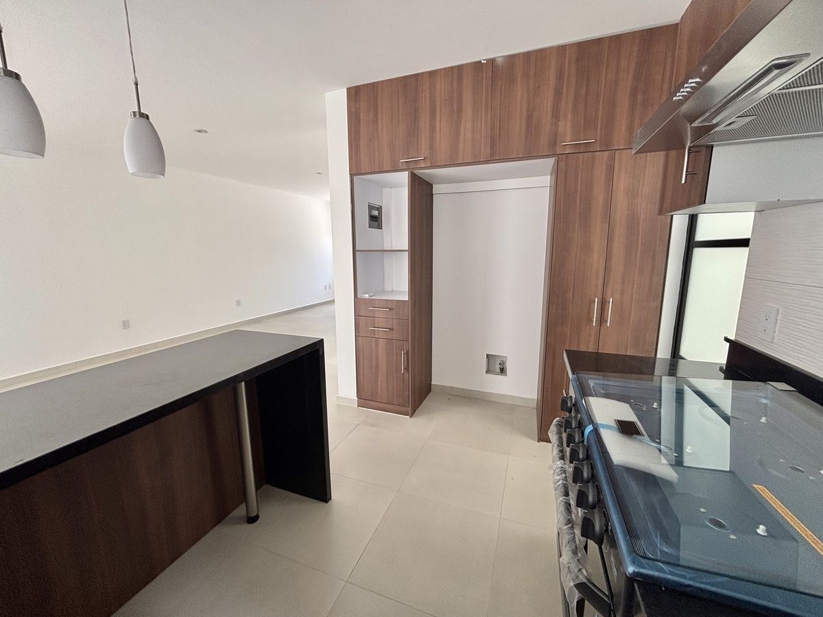 5 de 38: Cocina equipada