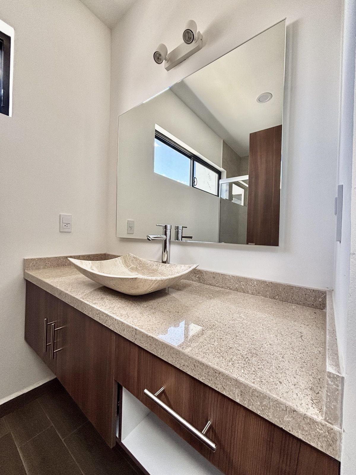 23 de 38: Baño completo recam principal