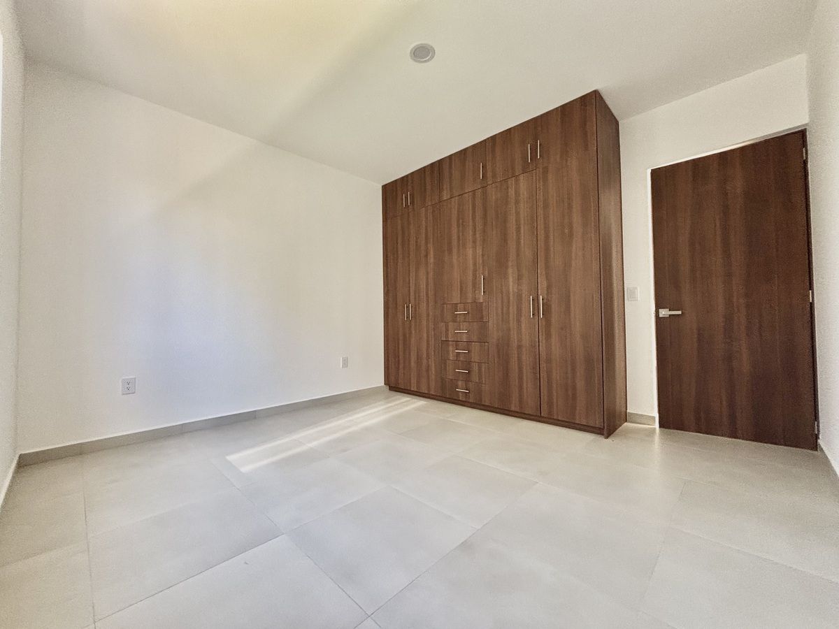 27 de 38: Clósets en recamara secundaria  1