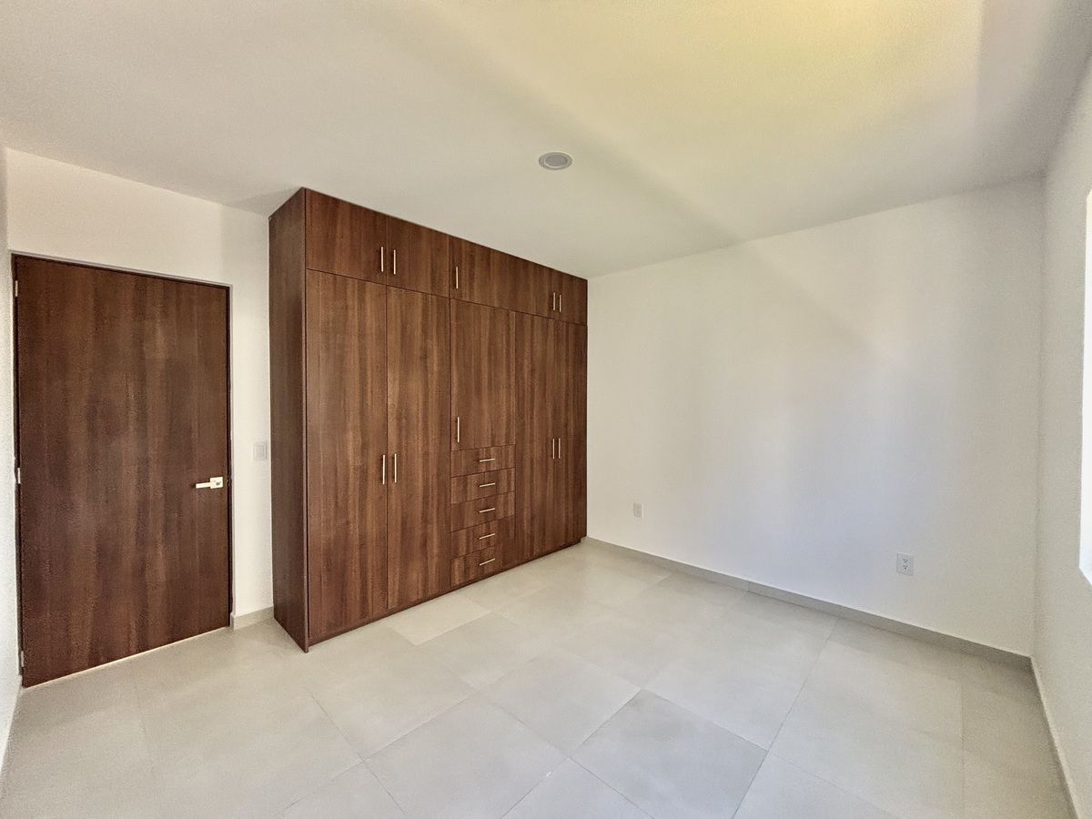 29 de 38: Clósets en recamara secundaria  2