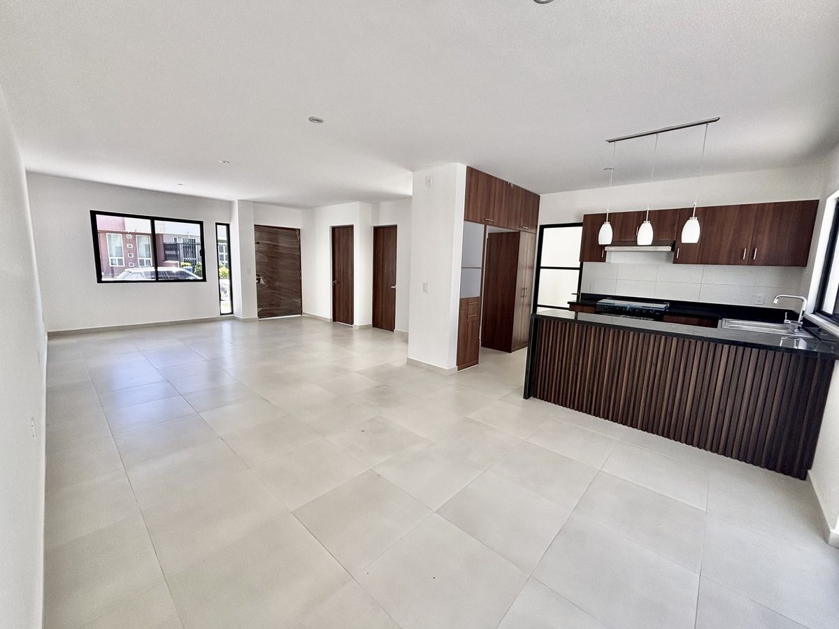 3 de 38: Vista desde Comedor.