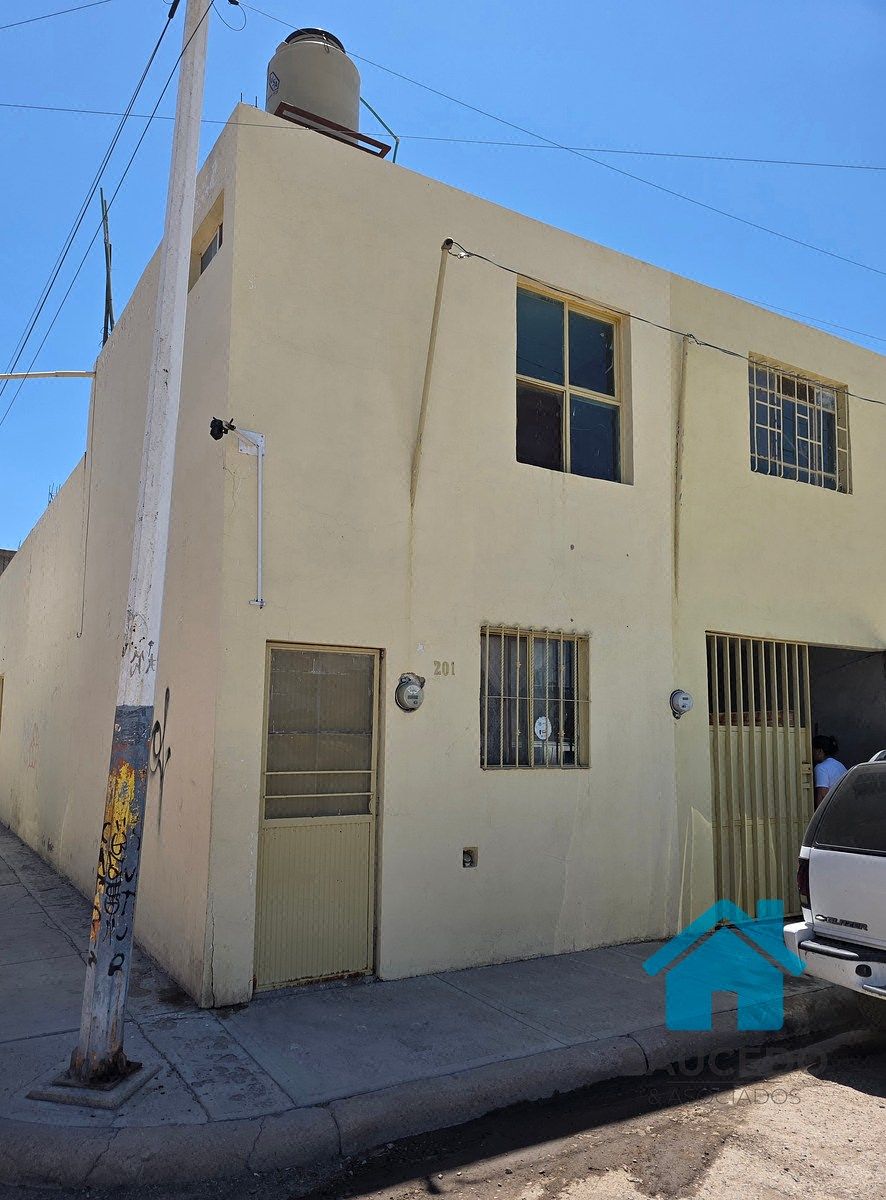 Casa en Venta Con Local Comercial