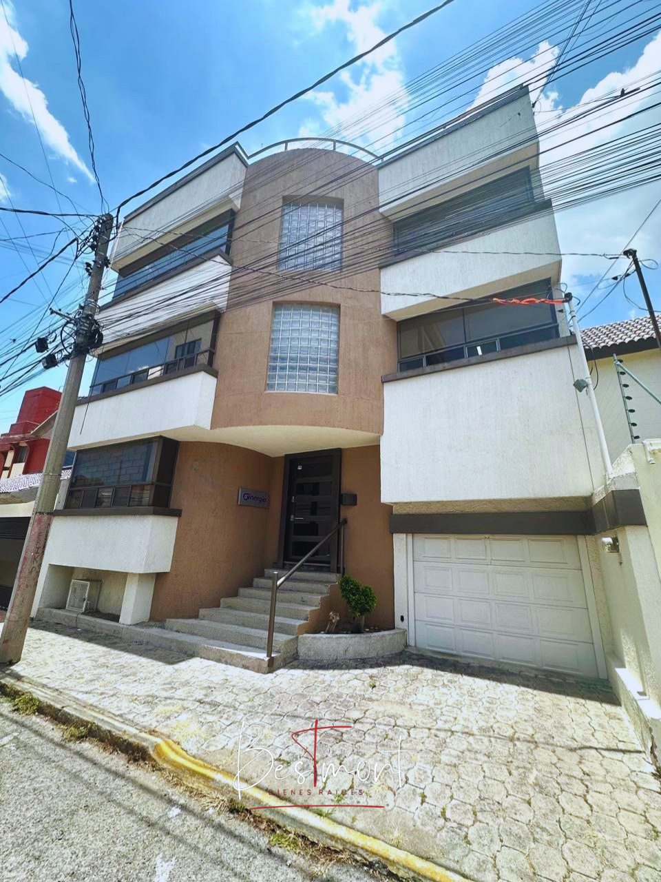 1 de 35: Fachada