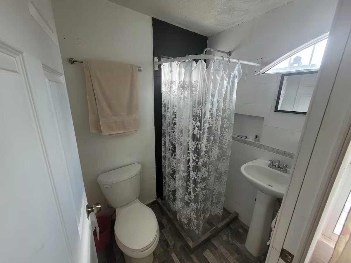 13 of 23: BAÑO COMPLETO 2