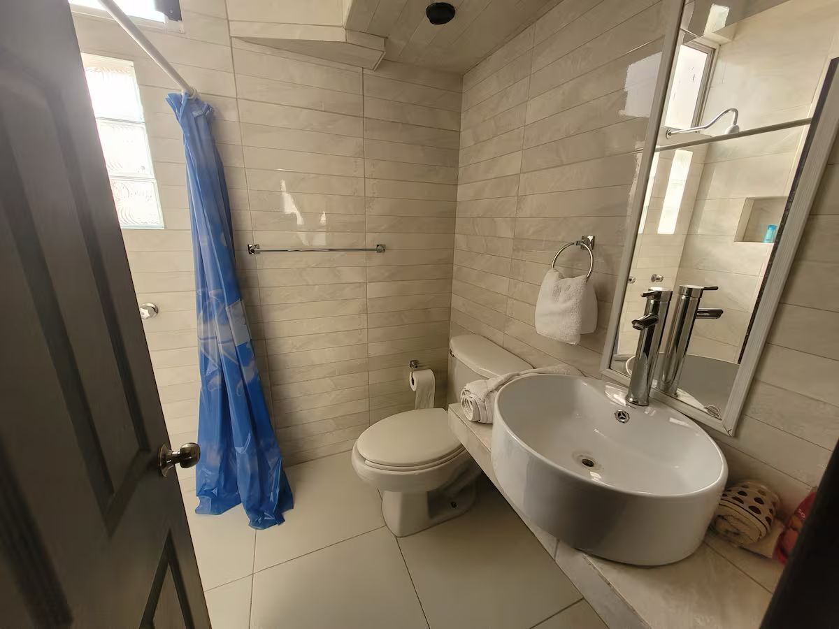 17 of 23: BAÑO COMPLETO 5