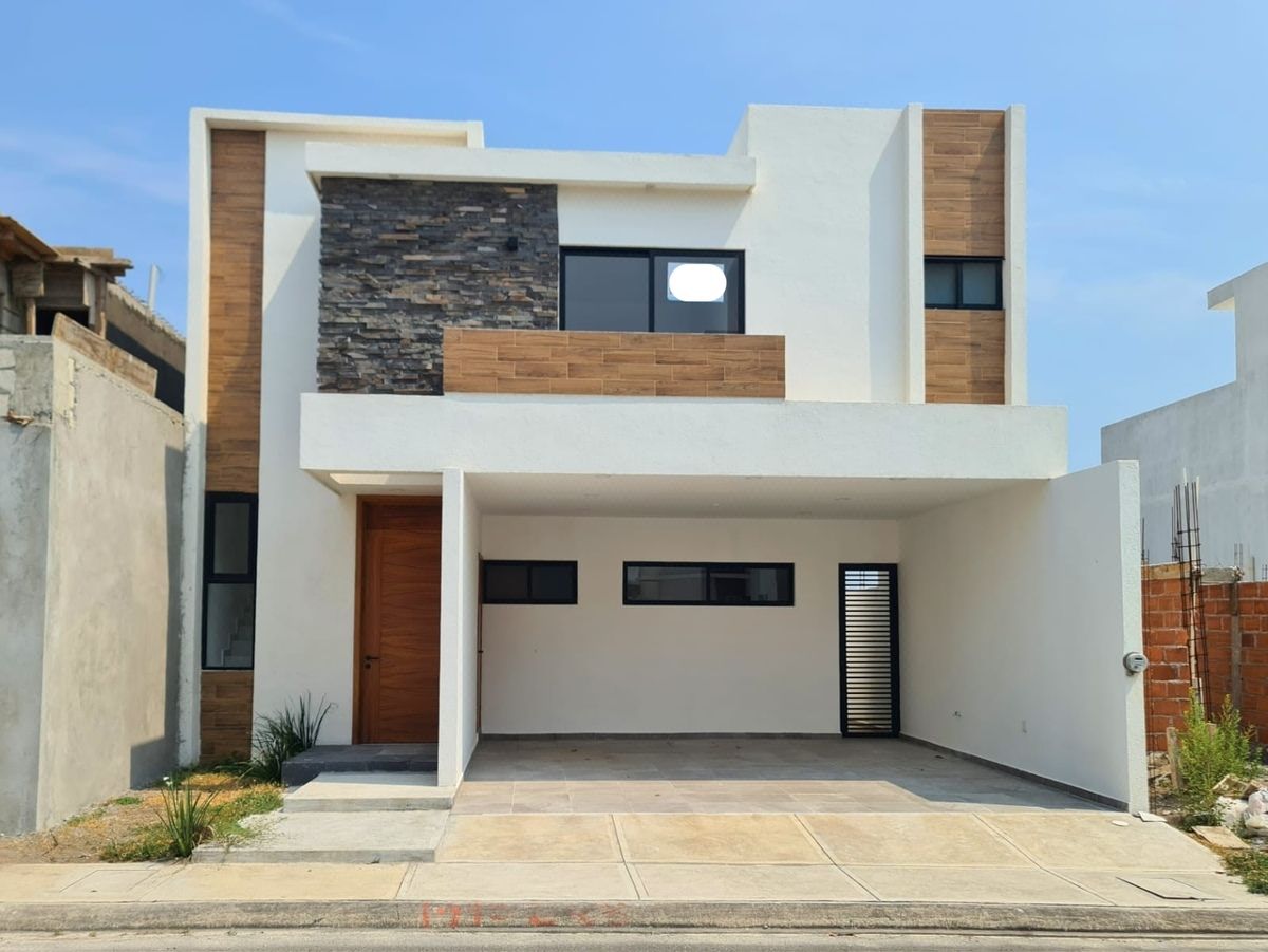 casa en venta con recamara en p.b. lomas de la rioja, alvarado ver