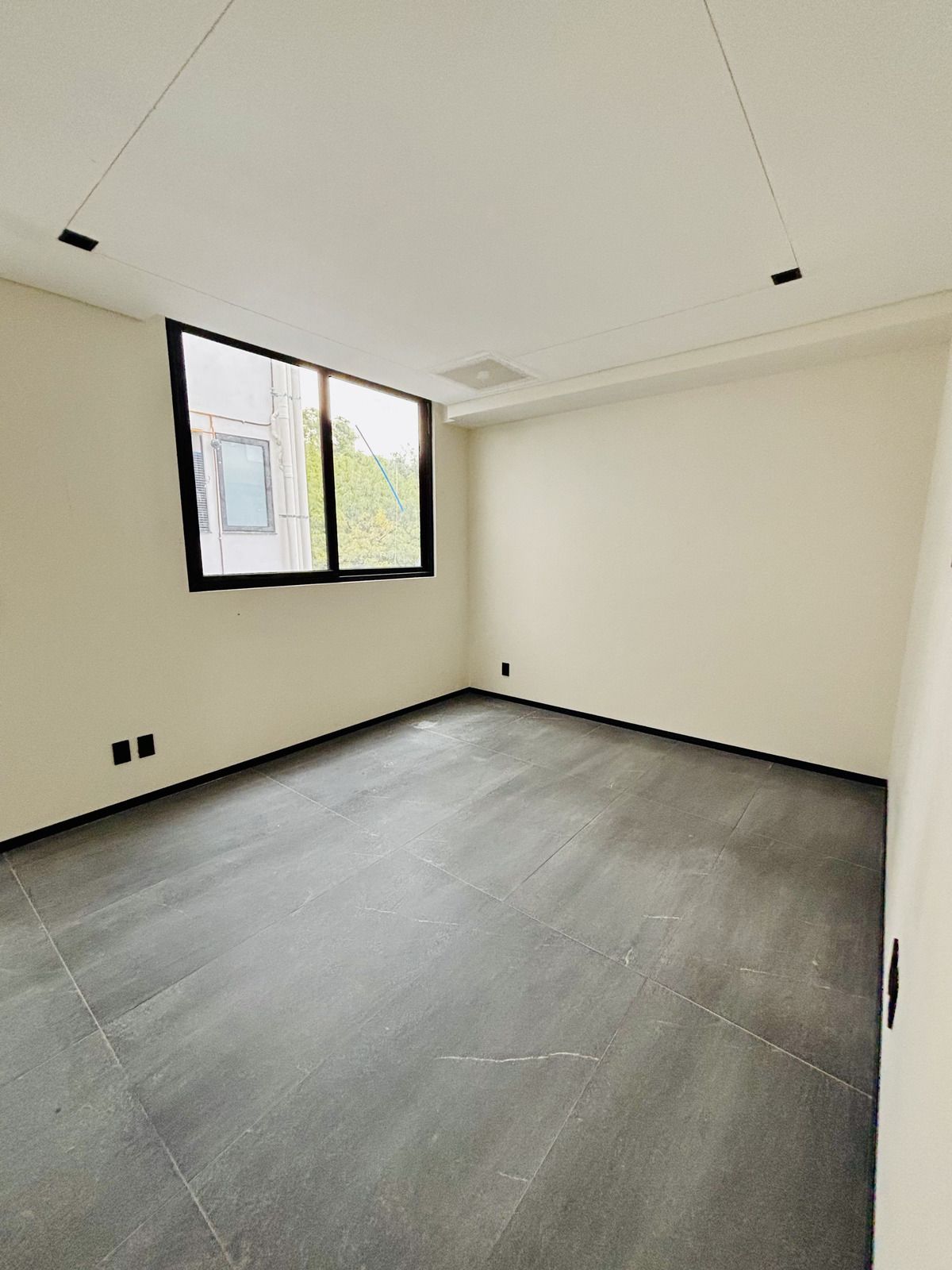 4 of 13: family room amplio con opcion a 3ra recamara
