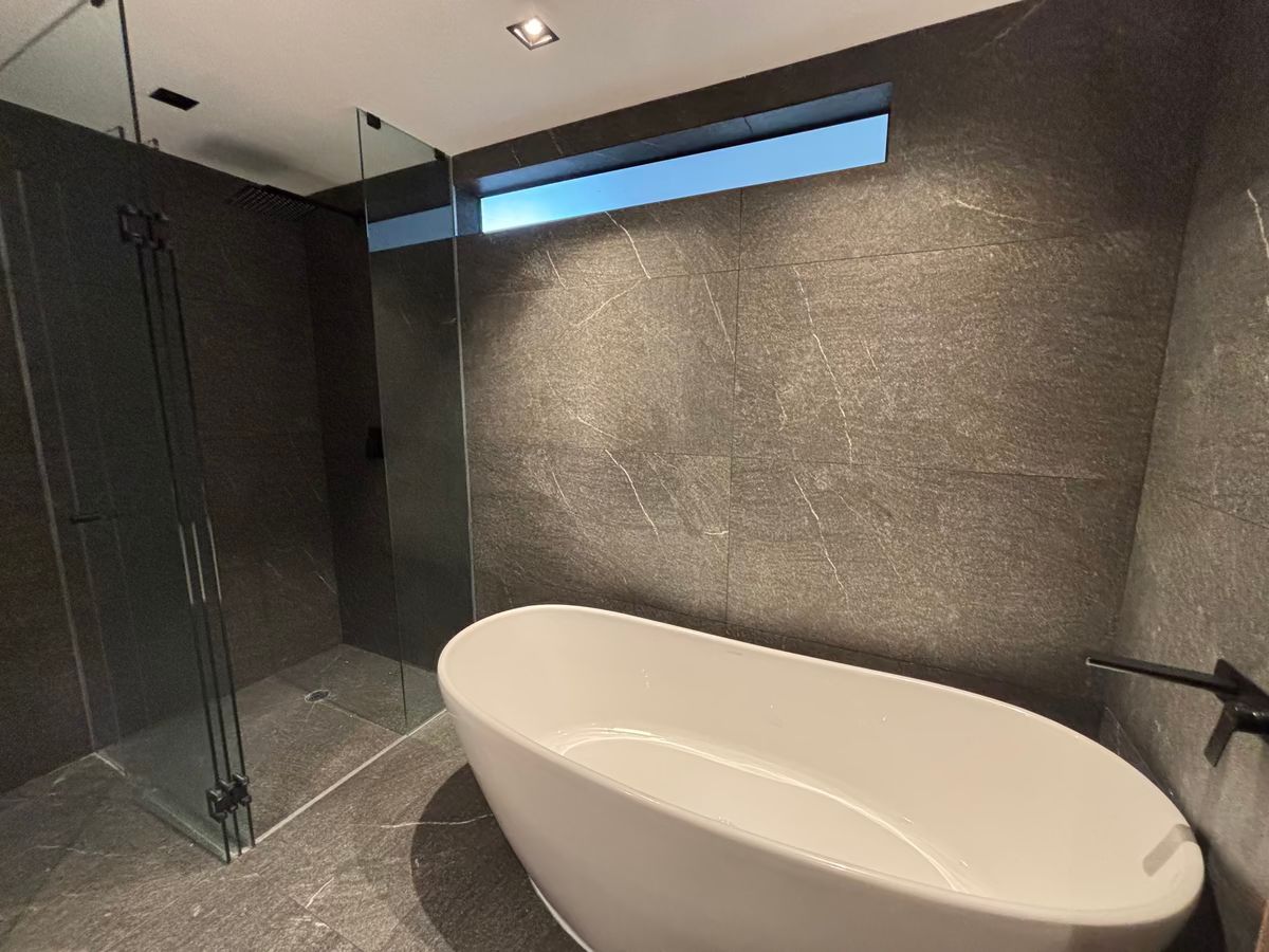 8 de 19: BAÑO PRINCIPAL