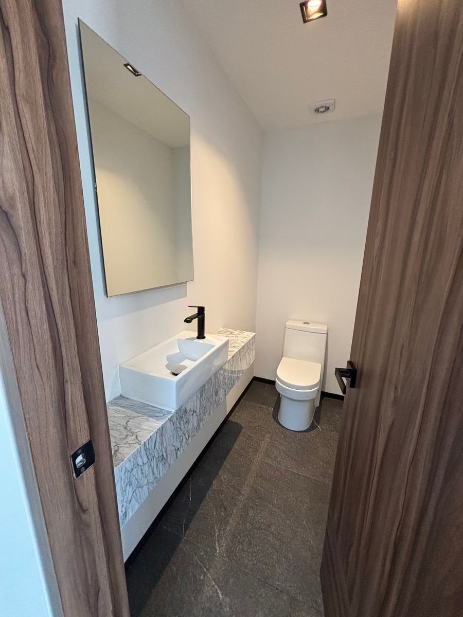 6 de 19: BAÑO VISITAS