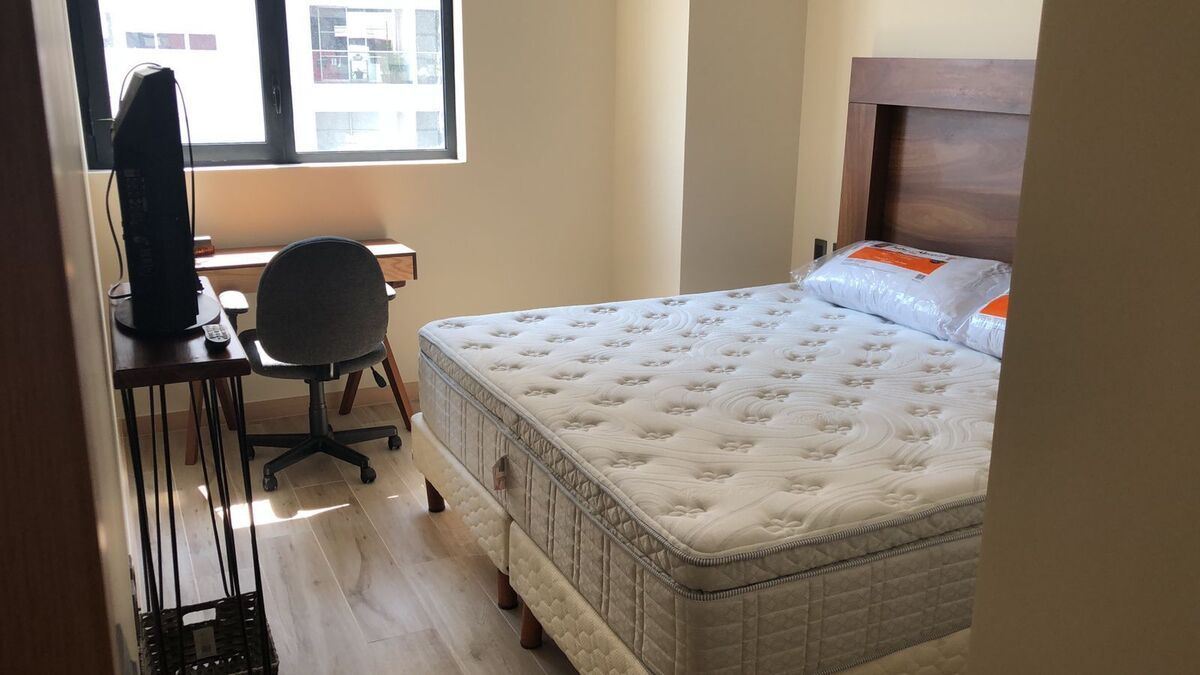 3 de 4: recmara principal con vestidor y amplio baño en recamara