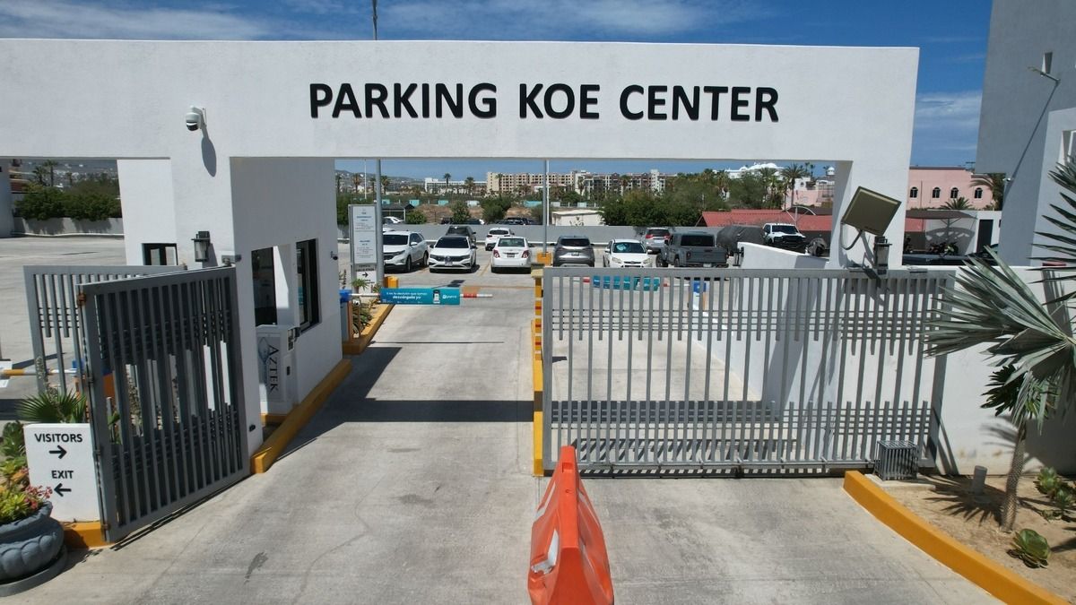 3 of 21: Estacionamiento