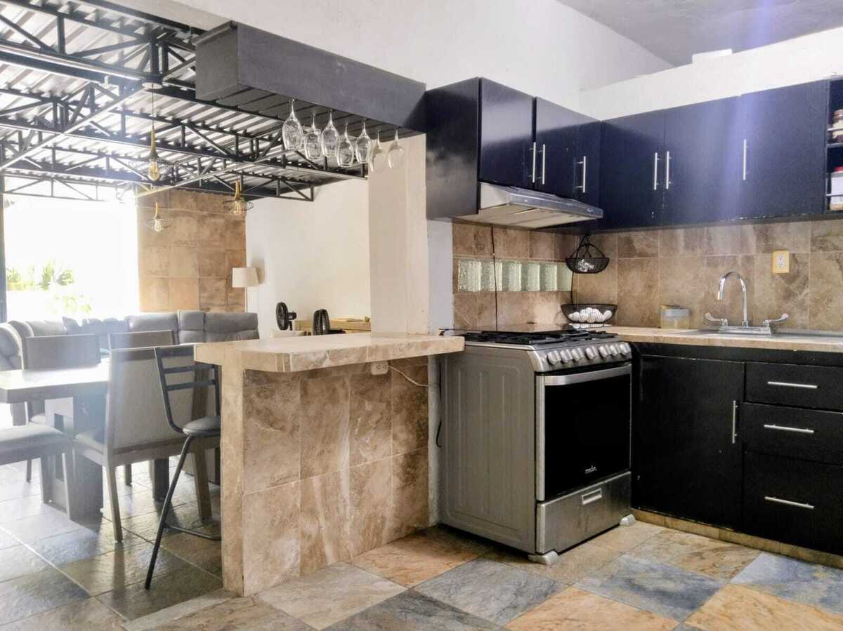 4 de 25: Cocina integral en planta baja