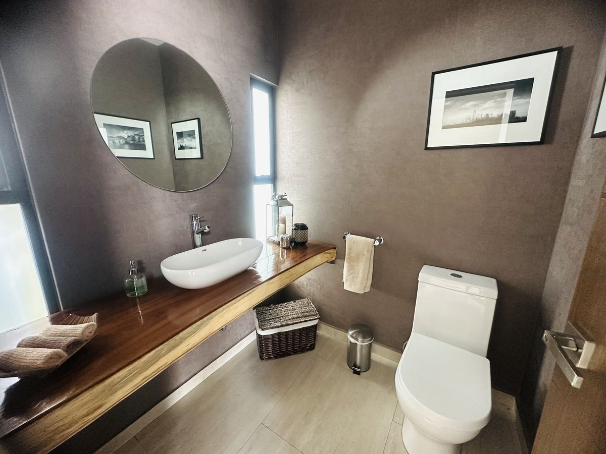 5 of 41: Baño Visitas