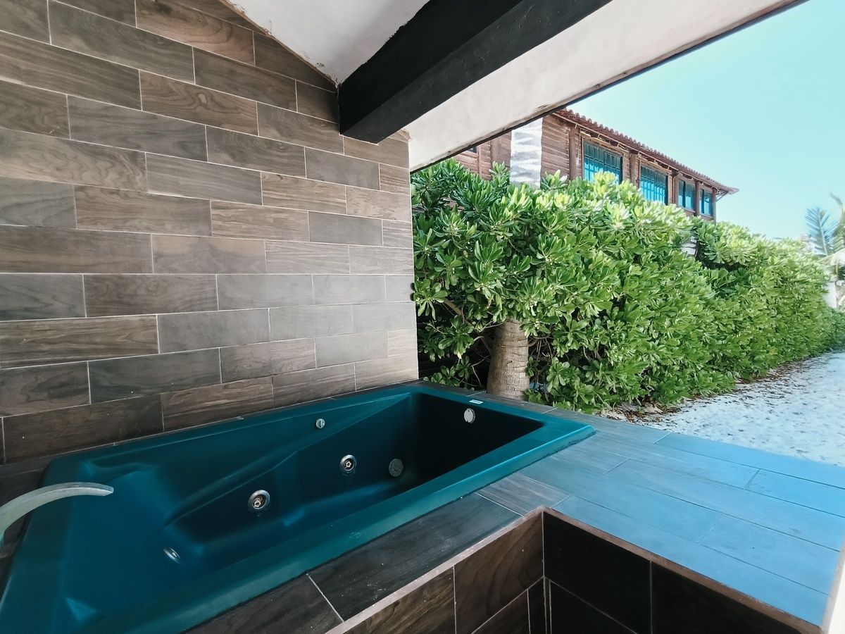 21 de 27: Intimo jacuzzi