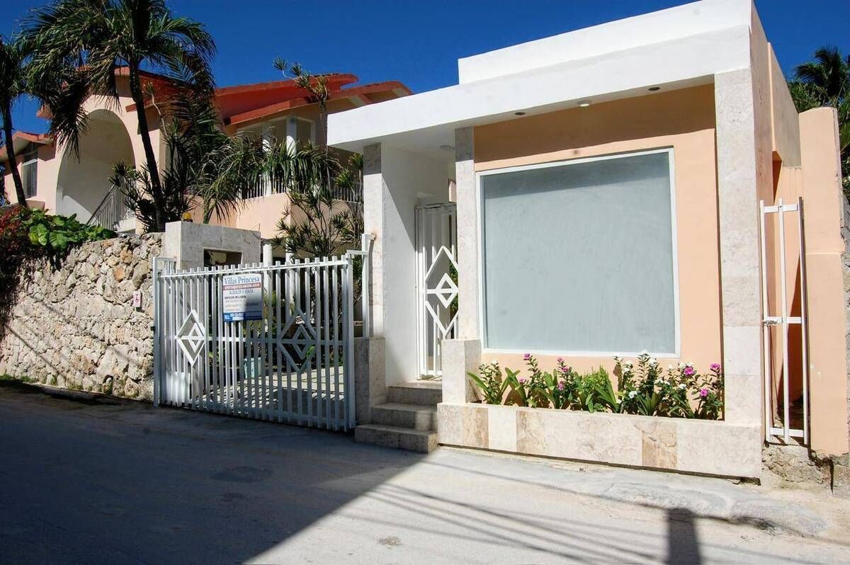 2 de 13: ENTRADA DE ACCESO