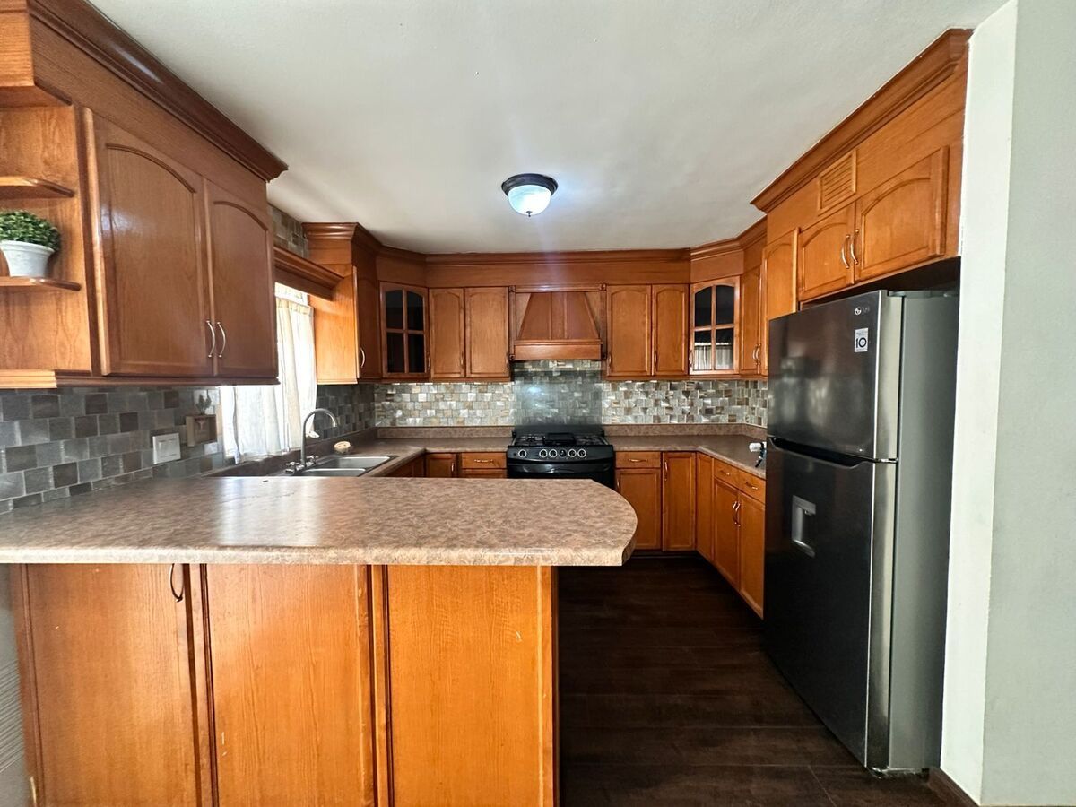 3 of 17: cocina equipada