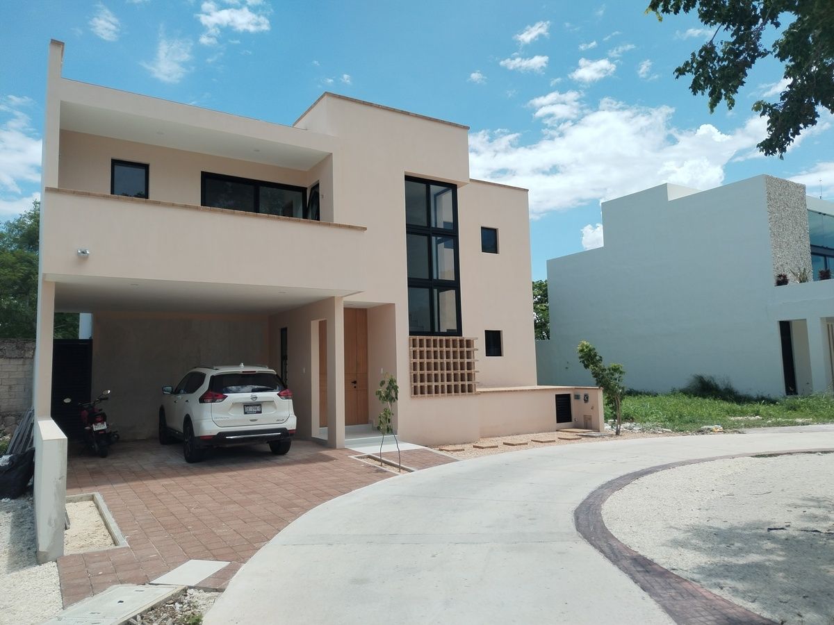 1 de 29: Fachada principal