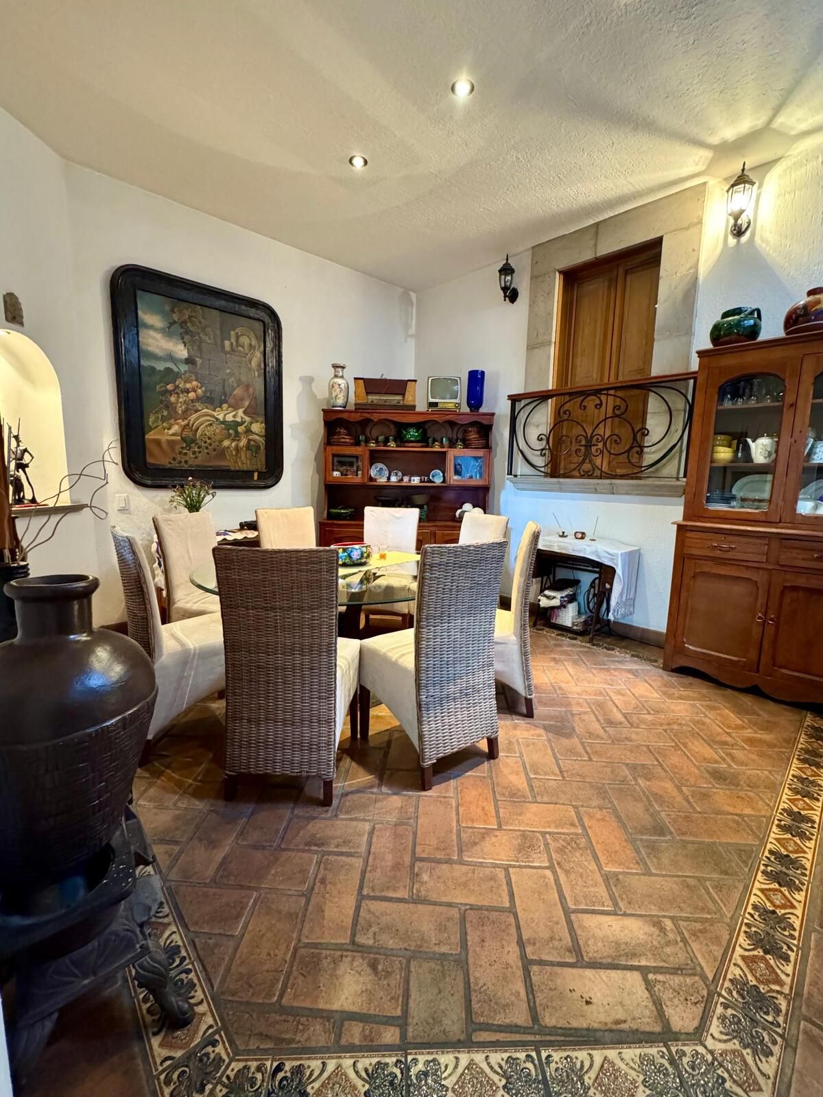 7 of 27: COMEDOR, CON ESPACIO AMPLIO