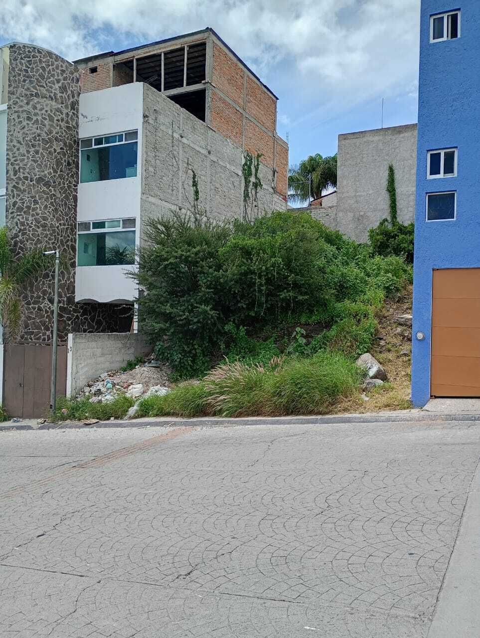 1 de 5: TERRENO CON HIERBA
