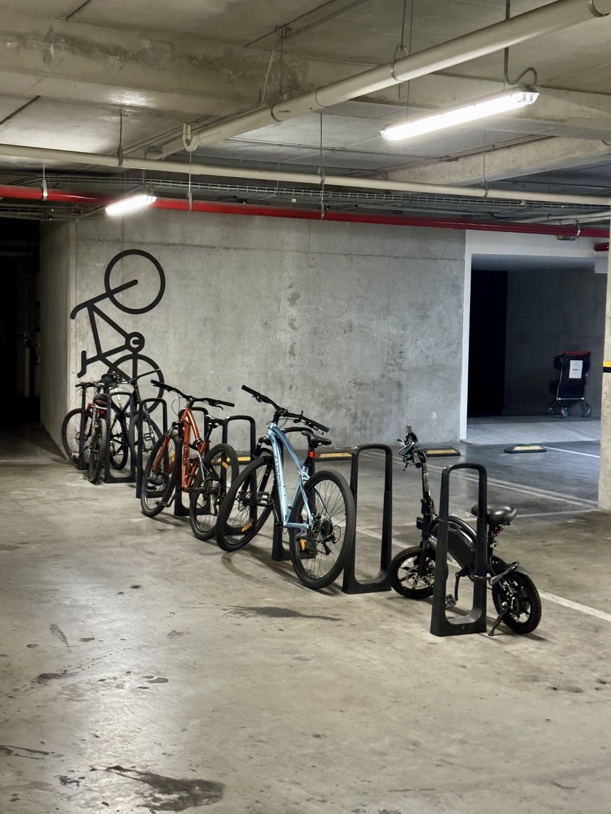 32 of 35: Área de bicis