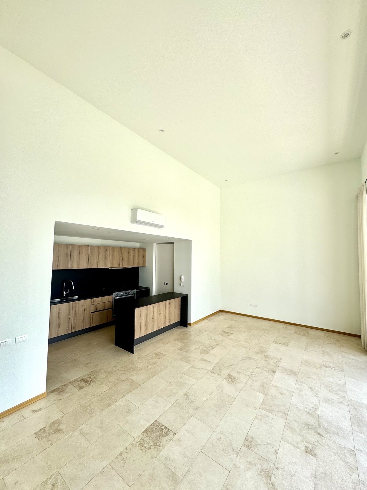 8 of 35: Comedor y Cocina