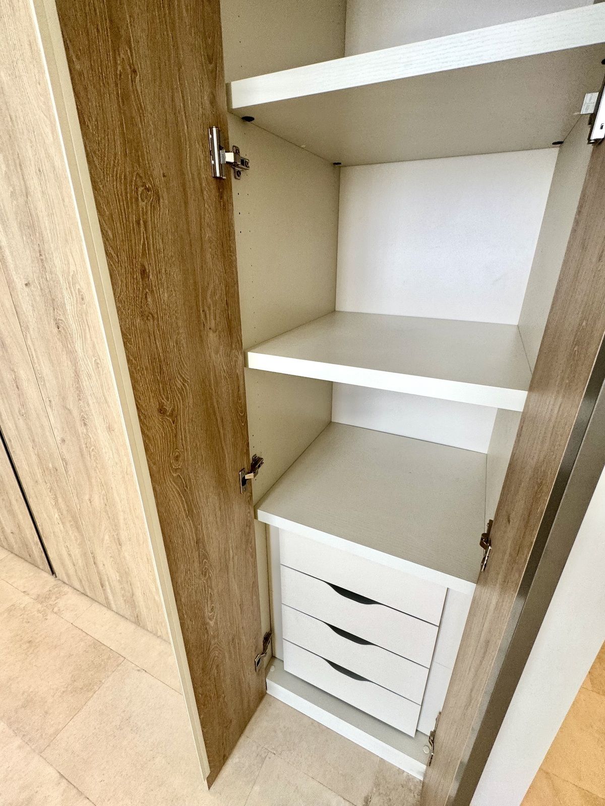 18 of 35: Acabados closets