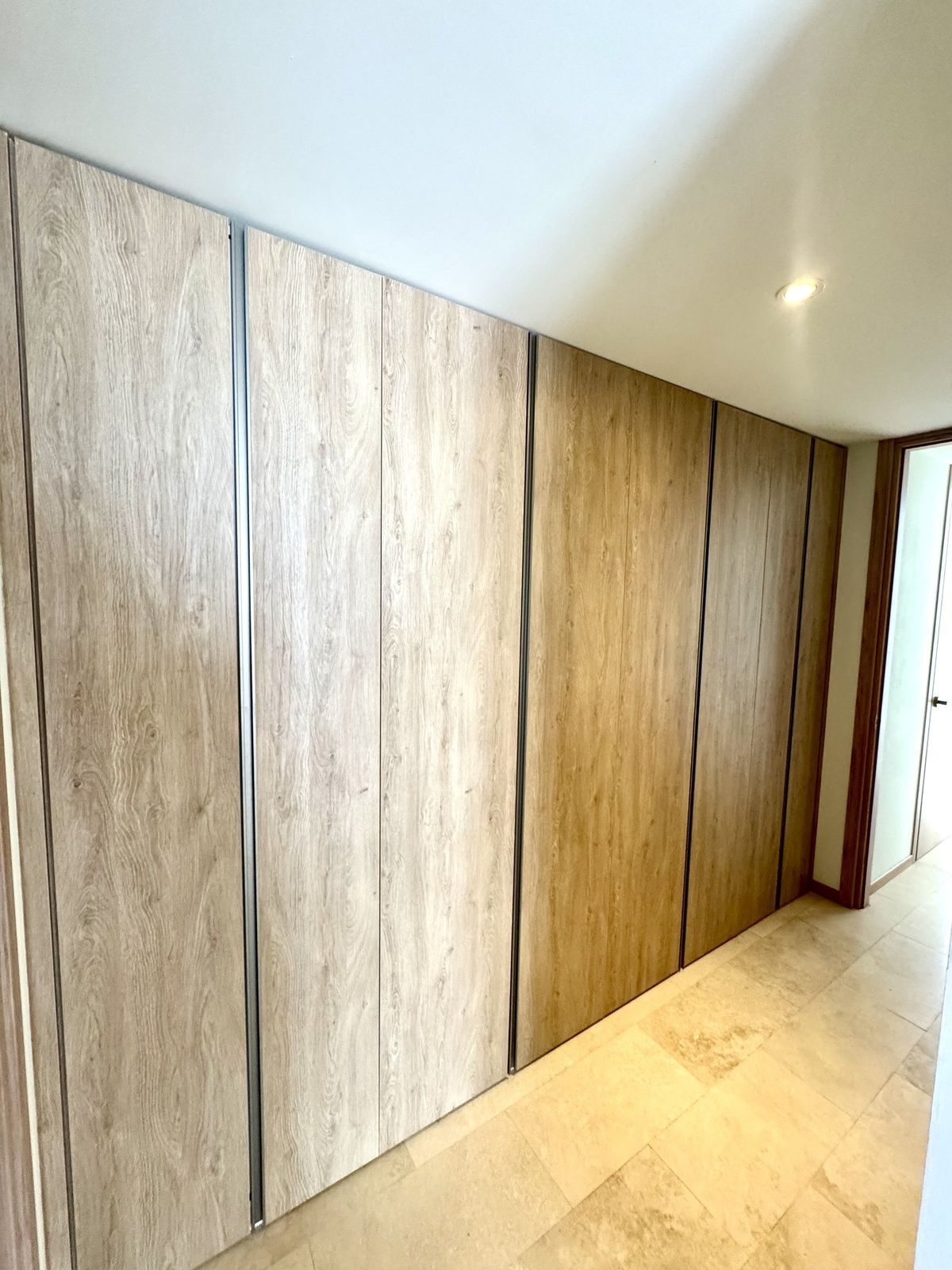 16 of 35: Closet extra recámara princial