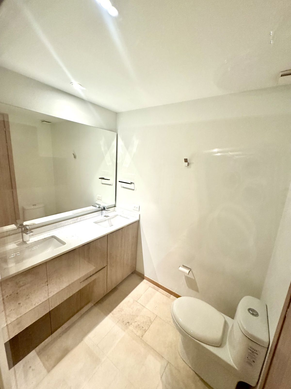 14 of 35: Baño recama principal