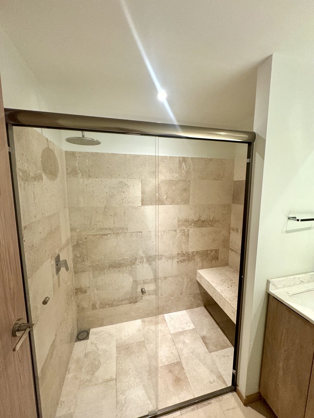 15 of 35: Baño recámara principal