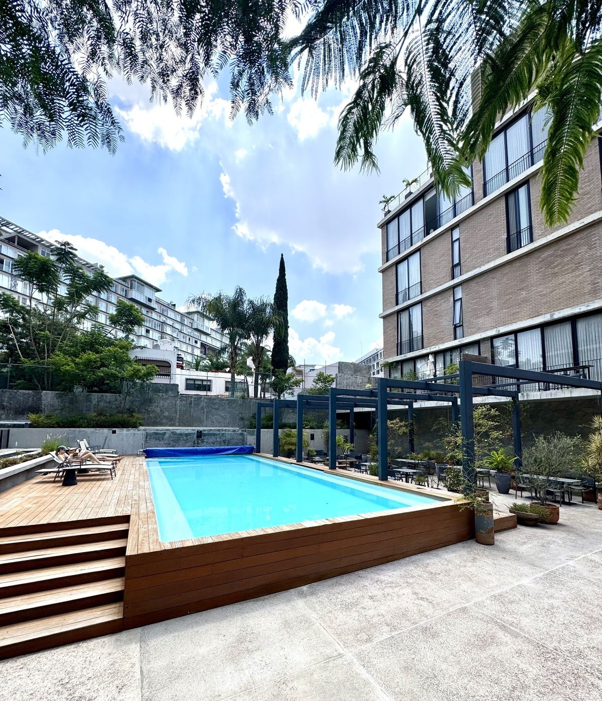 25 of 35: Alberca y terraza