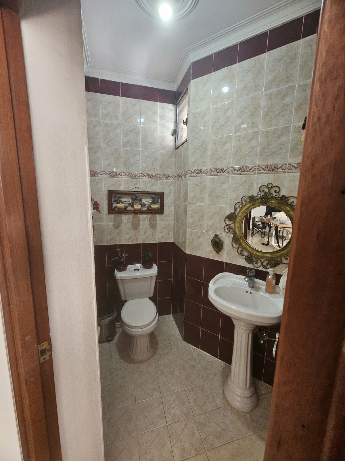 25 de 48: Baño de visitas