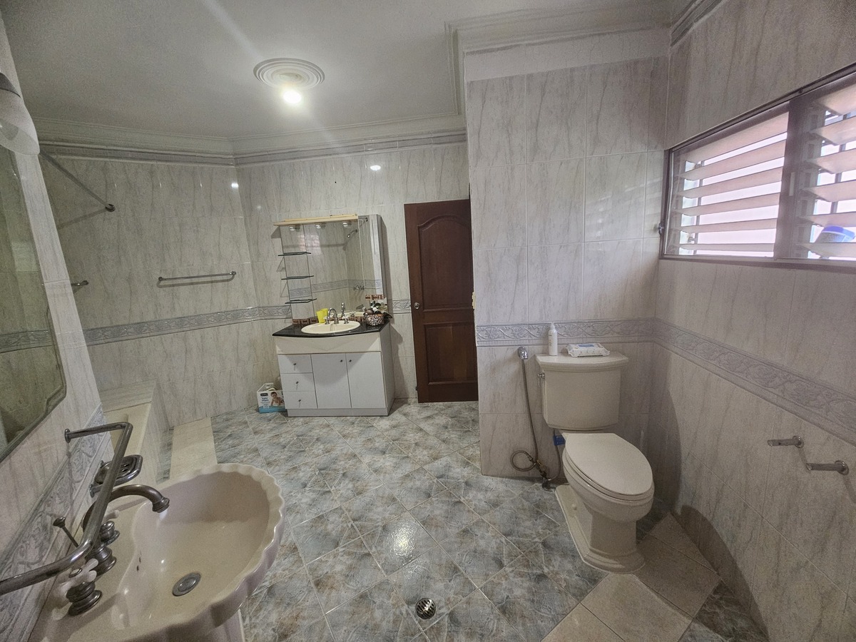 37 de 48: Baño hab. principal
