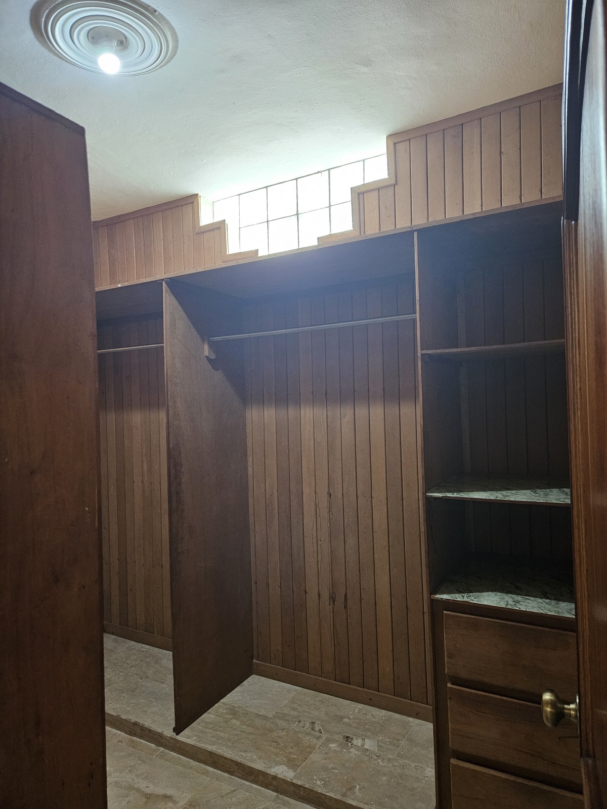 39 de 48: Walking closet