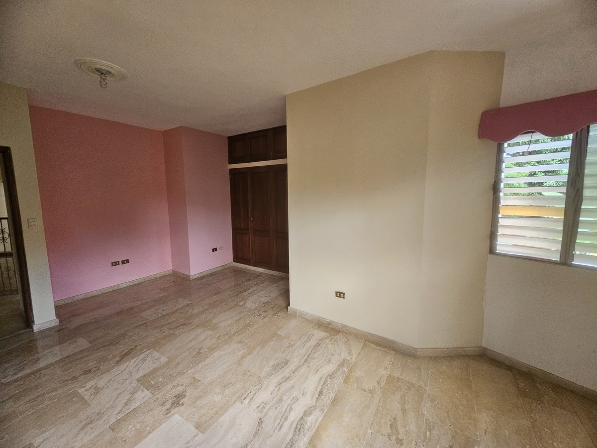 42 de 48: Habitación secundaria 1