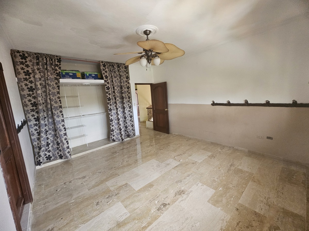 47 de 48: Habitación secundaria 3