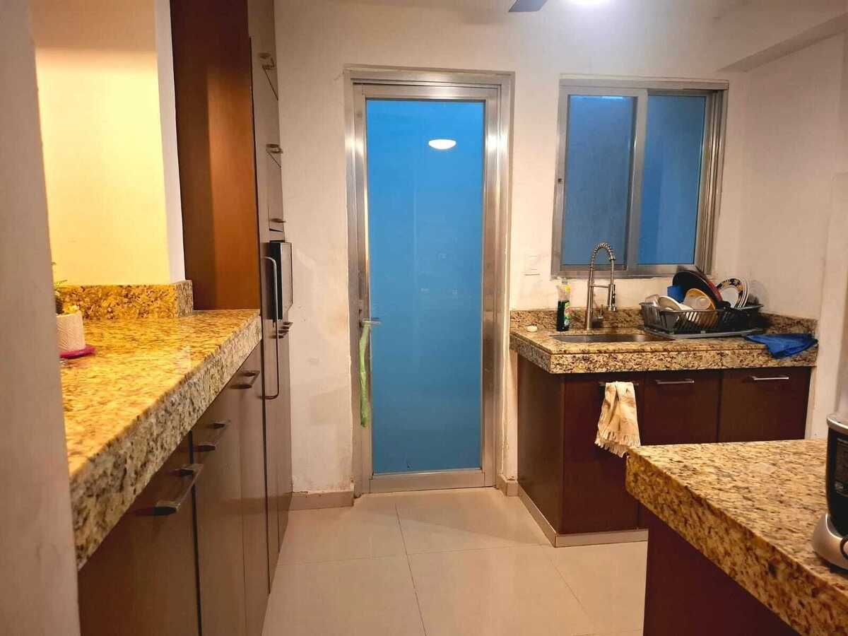 2 of 10: Area cocina