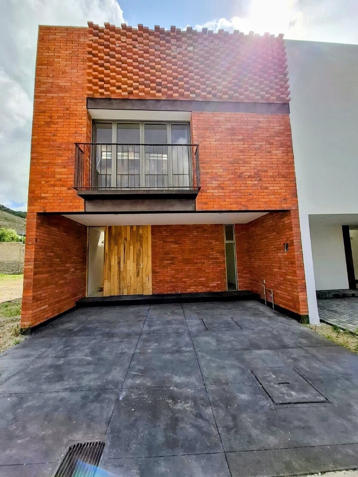 ESPECTACULAR RESIDENCIA EN EN EL EDEN AL SUR DE GUADALAJARA ENTREGA INMEDIATA - foto 1